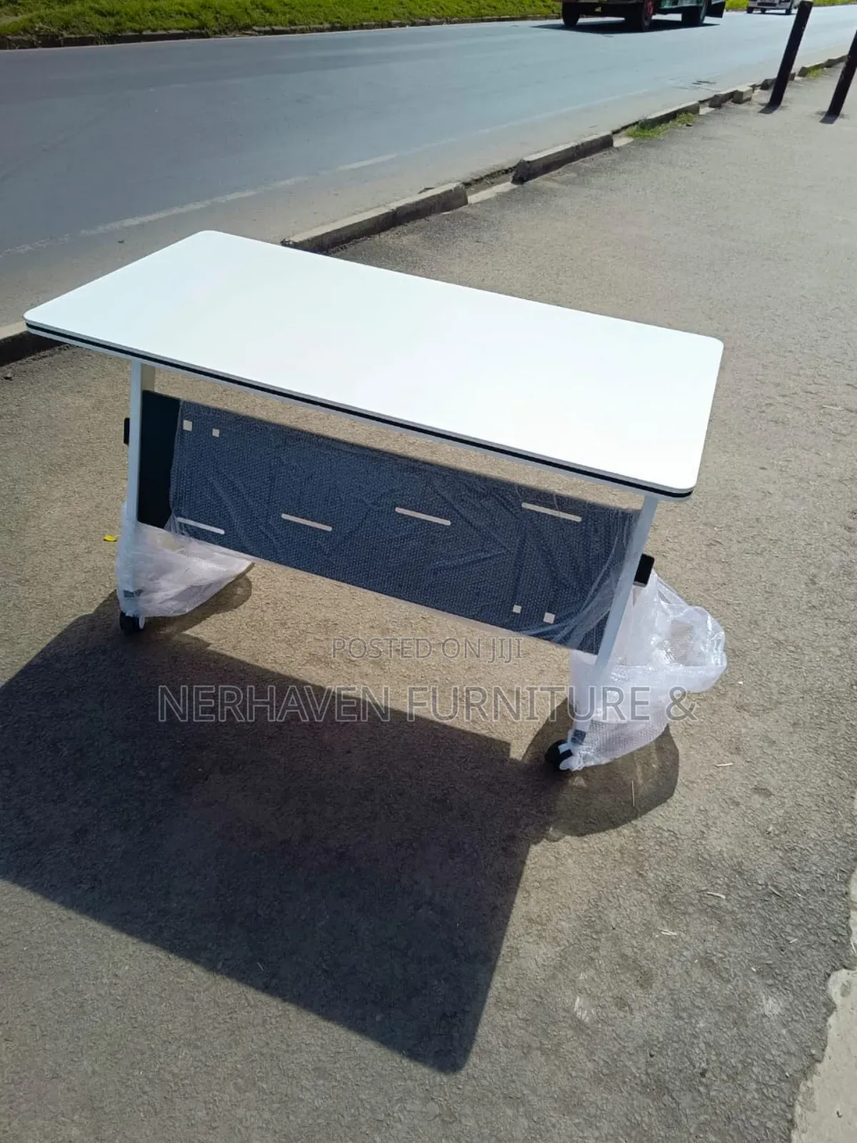 Foldable Training Desk – Compact Workstation