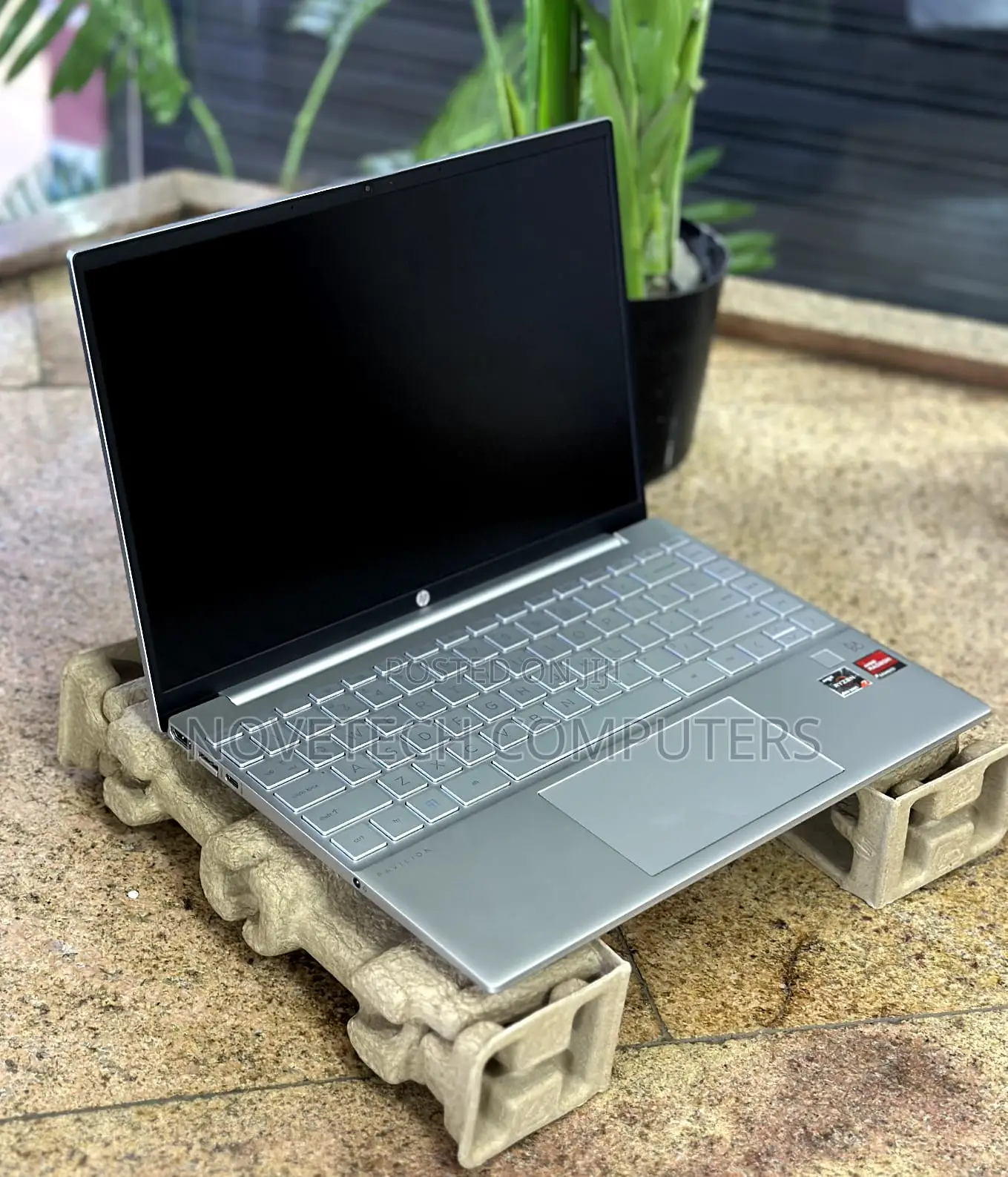 New Laptop HP Pavilion 13 8GB AMD Ryzen 7 SSD 256GB