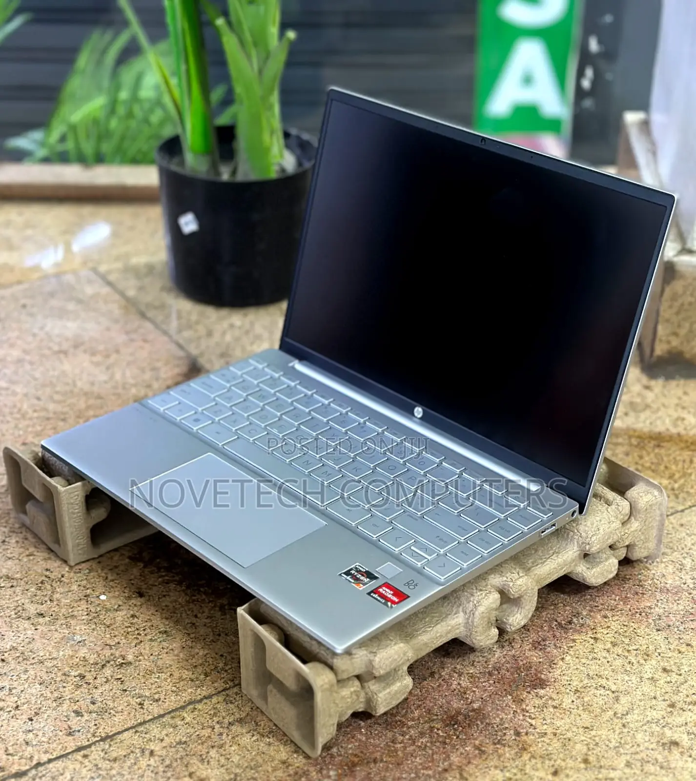 New Laptop HP Pavilion 13 8GB AMD Ryzen 7 SSD 256GB