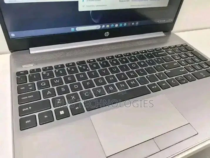 New Laptop HP 250 G8 8GB Intel Core i3 SSD 512GB