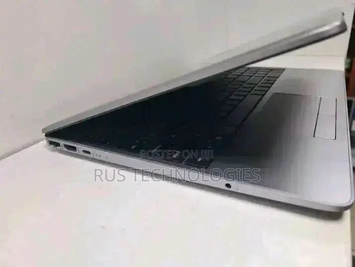 New Laptop HP 250 G8 8GB Intel Core i3 SSD 512GB