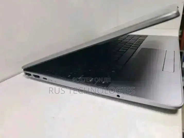 New Laptop HP 250 G8 8GB Intel Core i3 SSD 512GB