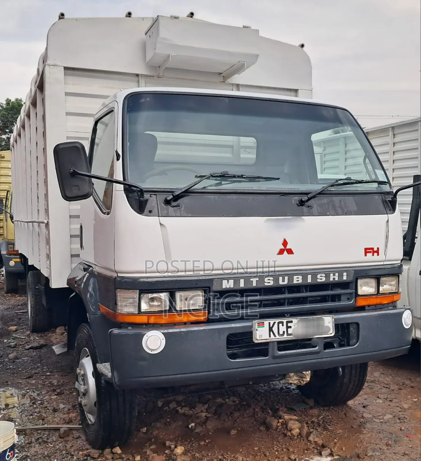 Mitsubishi Fh215 2015 White
