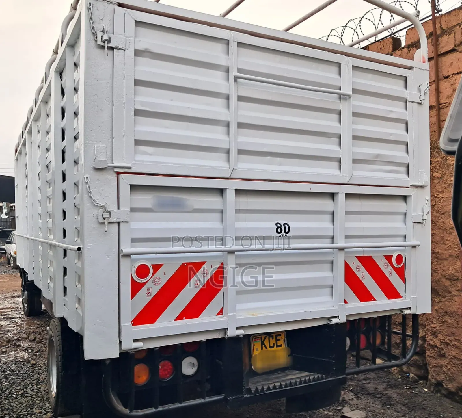 Mitsubishi Fh215 2015 White