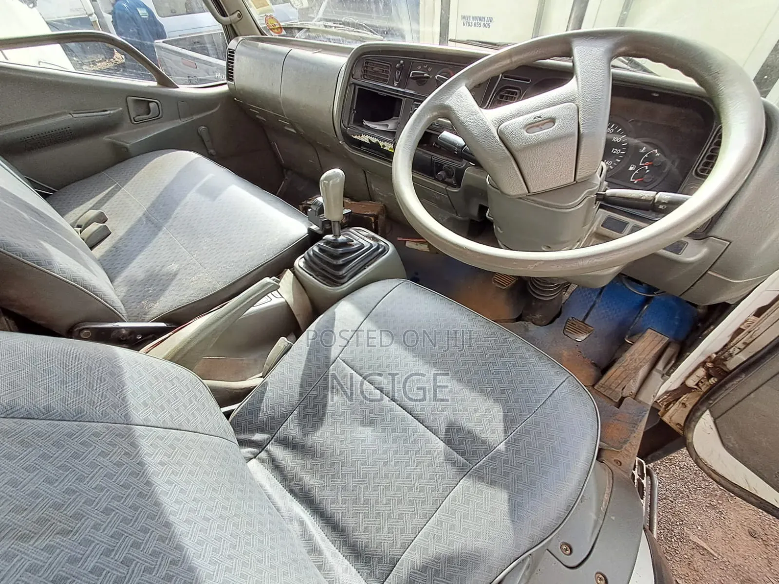 Mitsubishi Fh215 2015 White