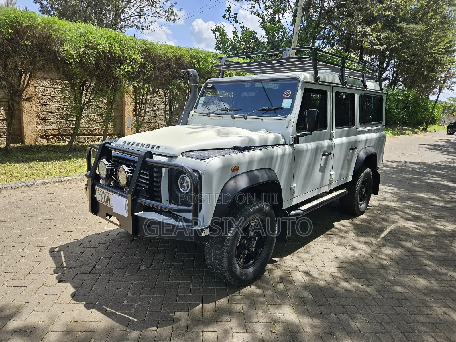 Land Rover Defender Puma 110 SW 2011 White