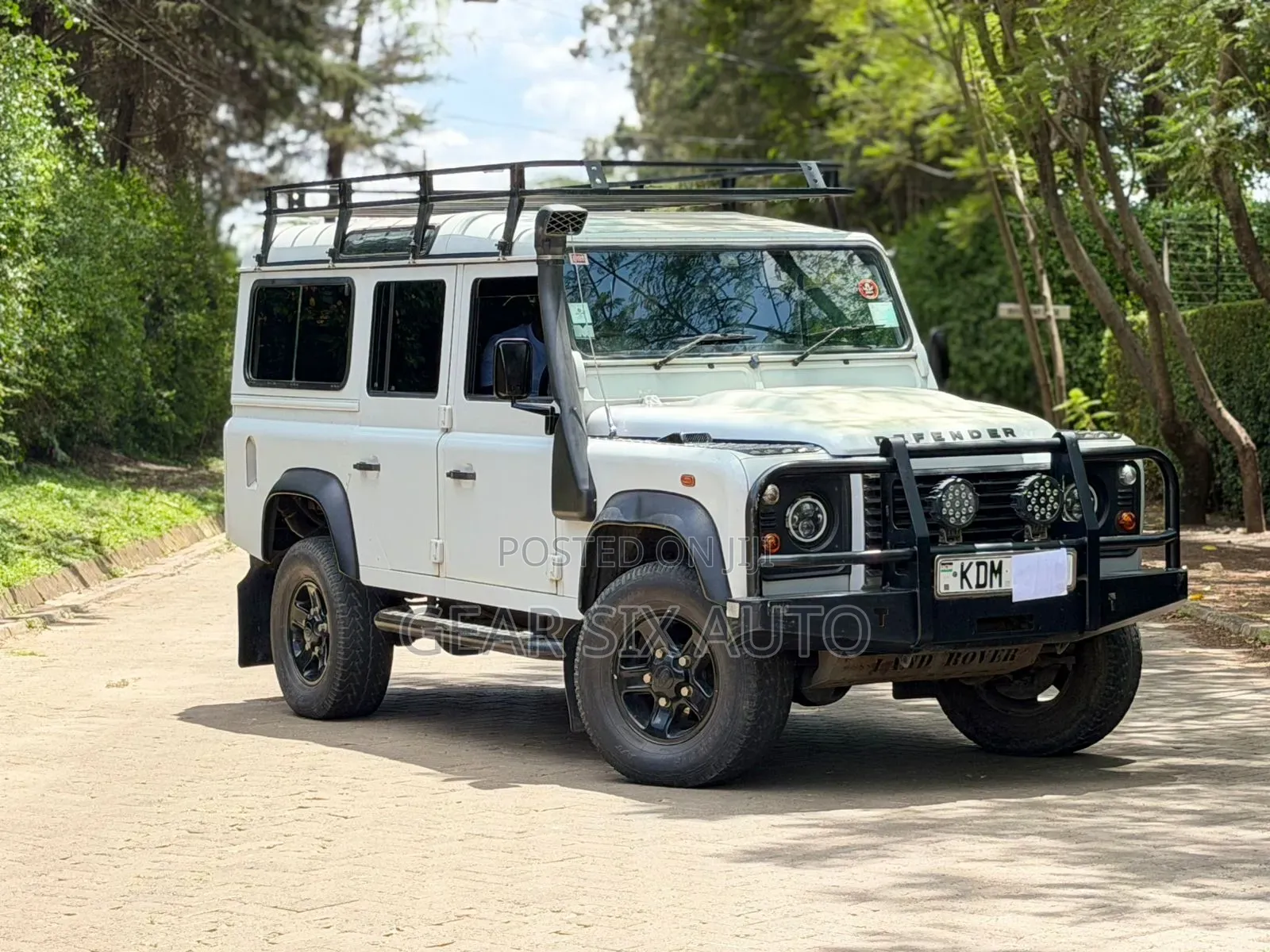 Land Rover Defender Puma 110 SW 2011 White