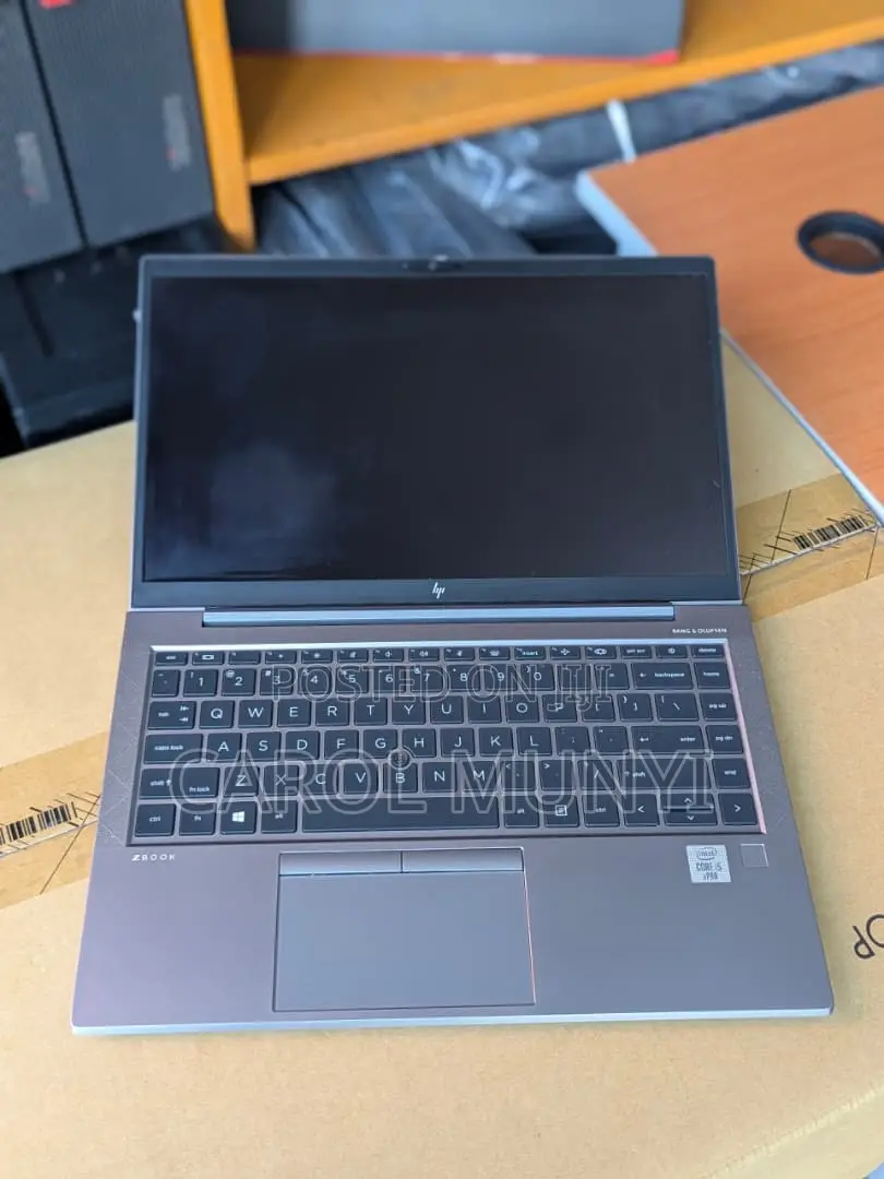 New Laptop HP ZBook Firefly 14 G7 16GB Intel Core i7 SSD 256GB