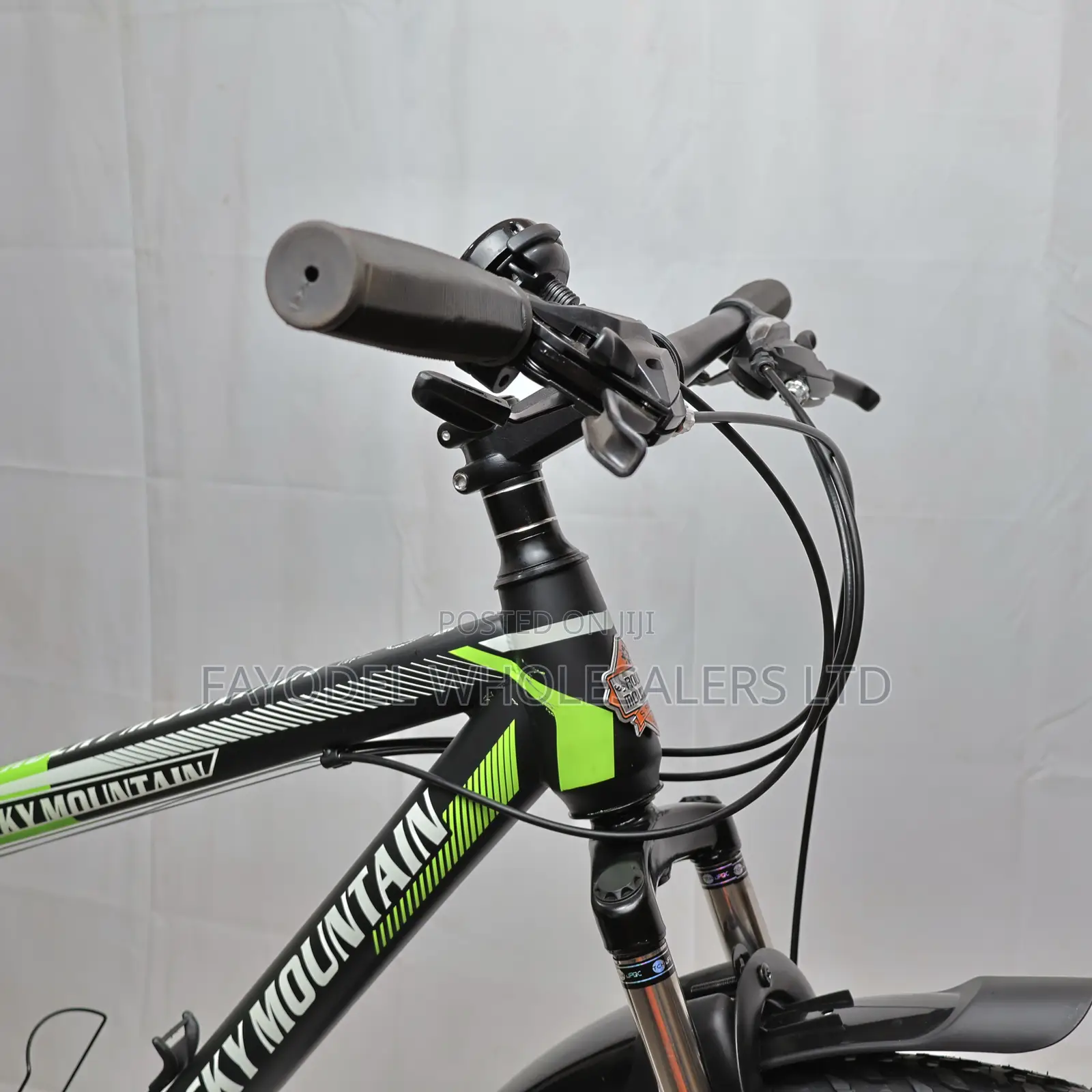 Ride in Style: Rocky 26" MTB | 21-Speed | Dual Disc Brakes