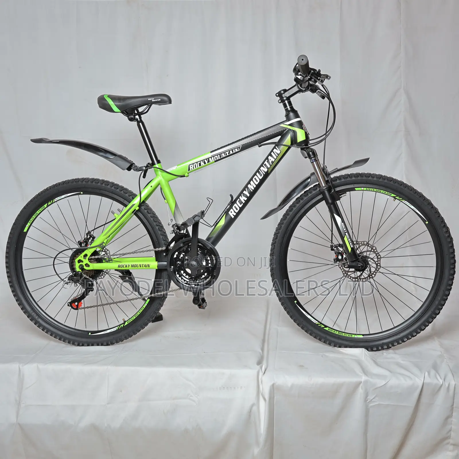 26" Rocky Mountain Bicycle: 21 Speed, Disc Brake, Bell Bottle