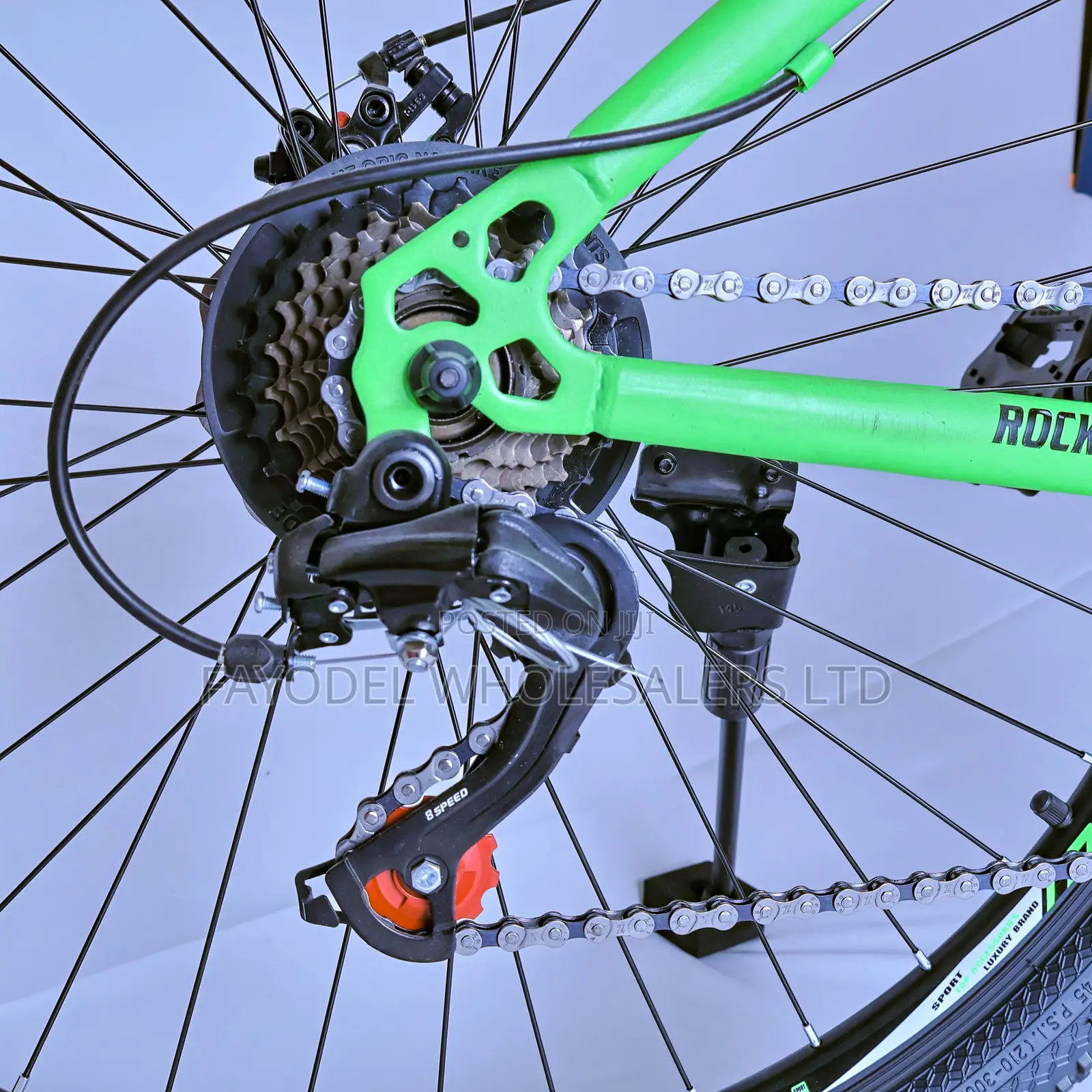 26" Rocky Mountain Bicycle: 21 Speed, Disc Brake, Bell Bottle