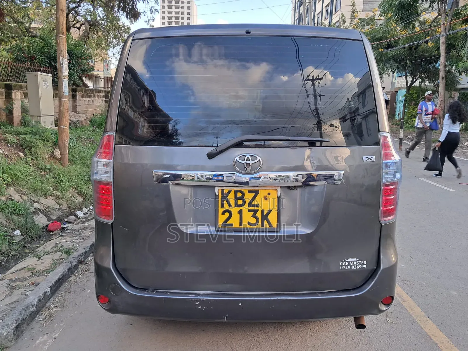 Toyota Noah 2.0 158hp FWD (8 Seater) 2008 Gray