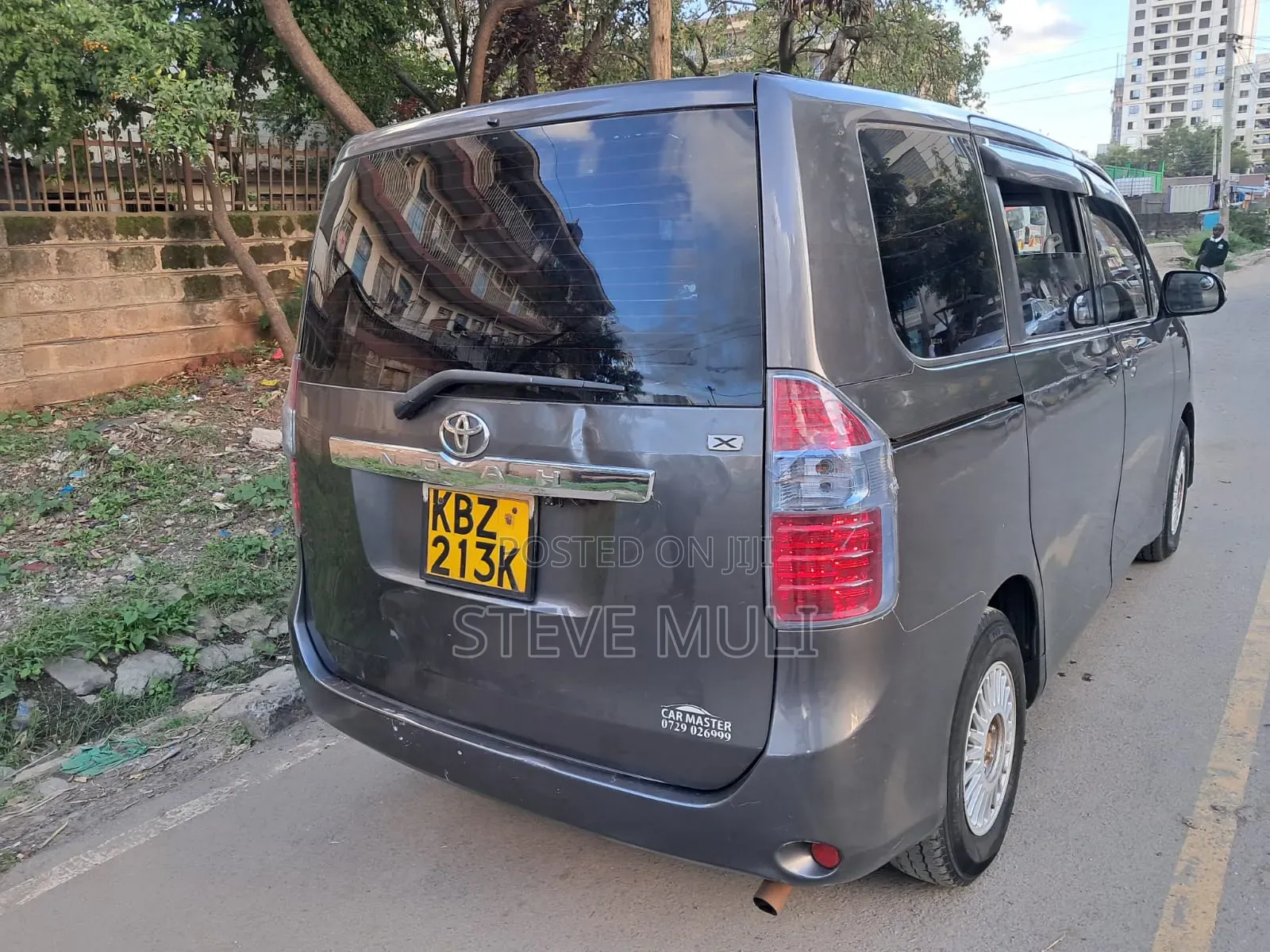 Toyota Noah 2.0 158hp FWD (8 Seater) 2008 Gray