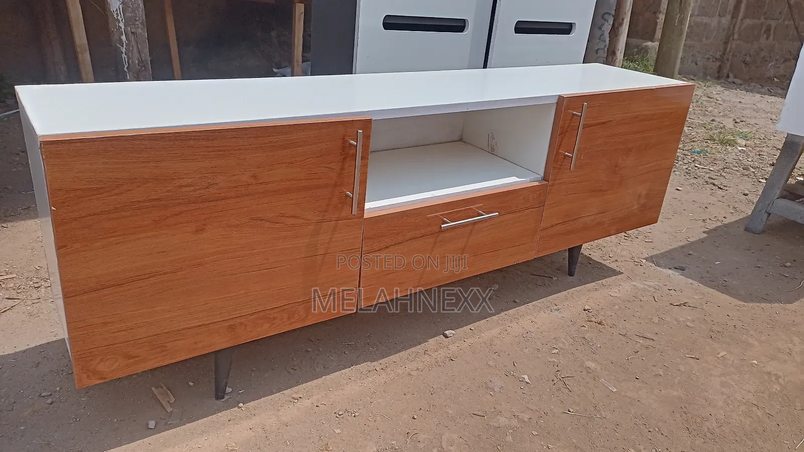 5fits White and Royal Teak Faces Stand