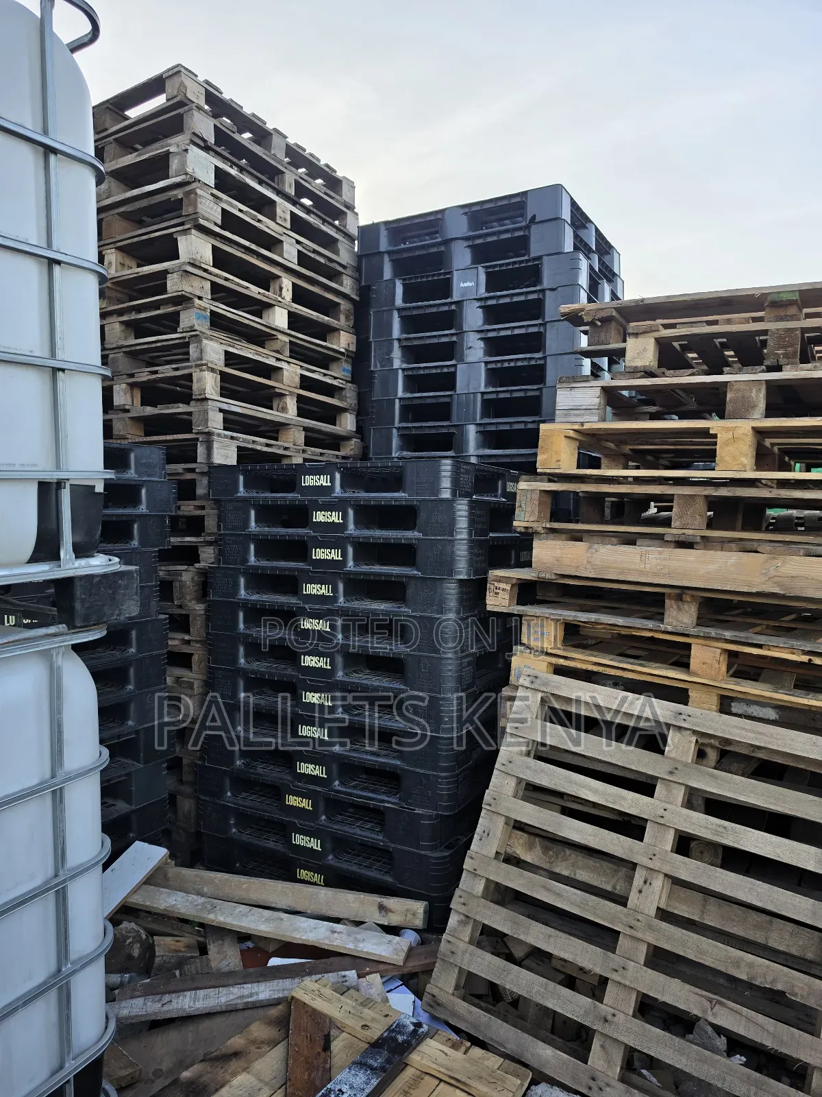 Plastic W+±Ooden Pallets -Safe, Durable Easy to Use 10,2
