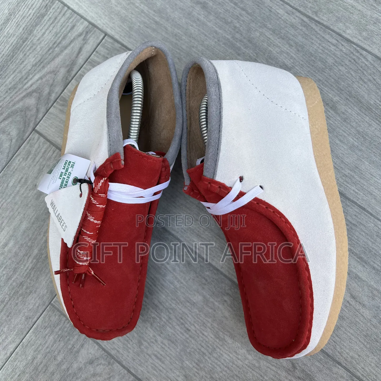 Clarks Originals Wallabee Boot Vcy Shoes in a Red/Grey.