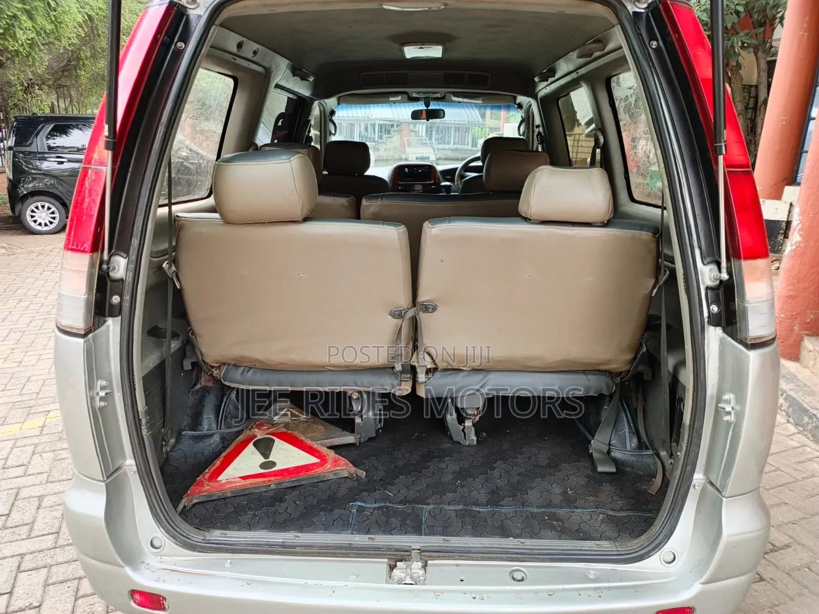 Toyota Noah 2.0 AWD (8 Seater) 2002 Silver