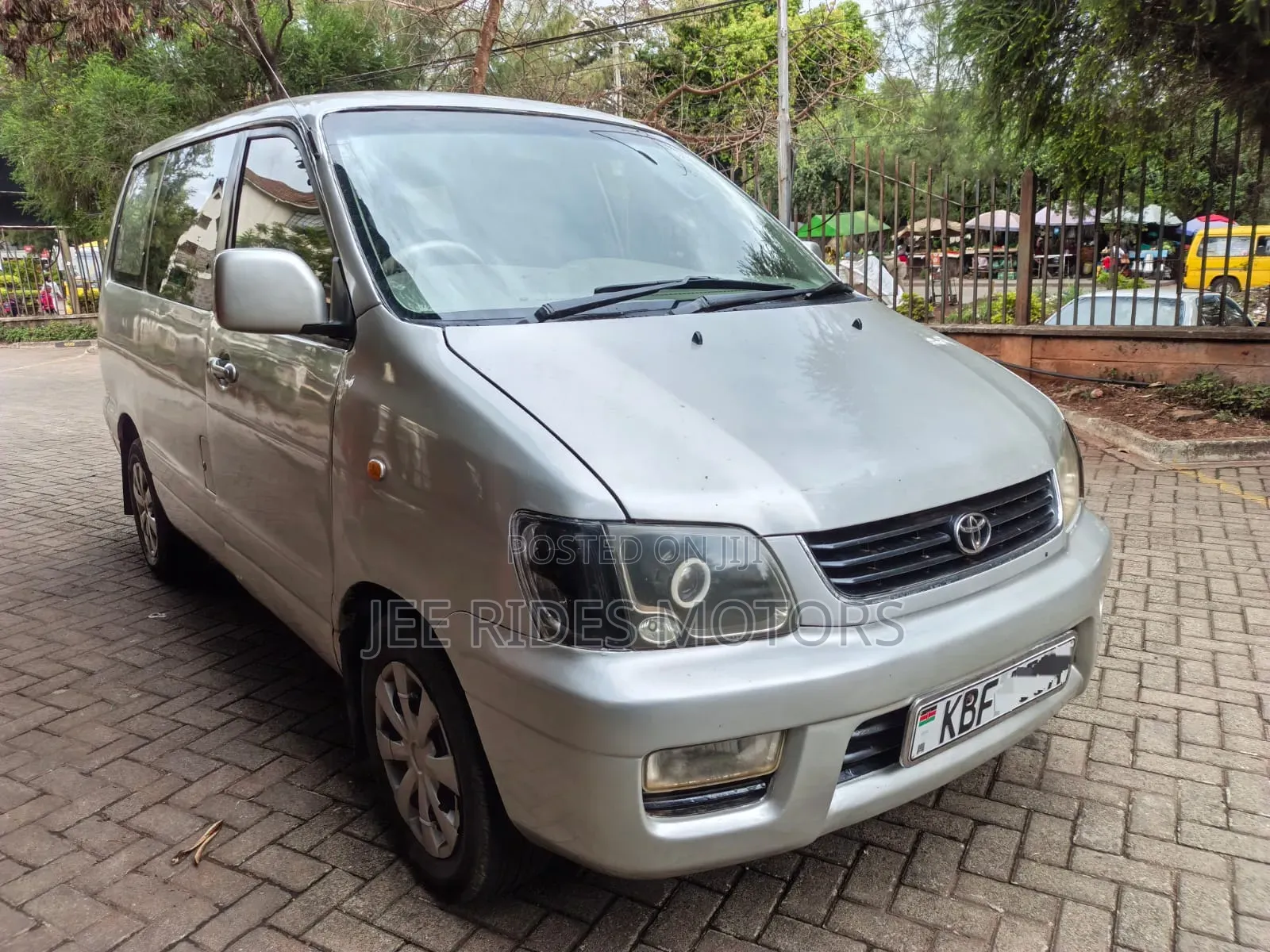 Toyota Noah 2.0 AWD (8 Seater) 2002 Silver
