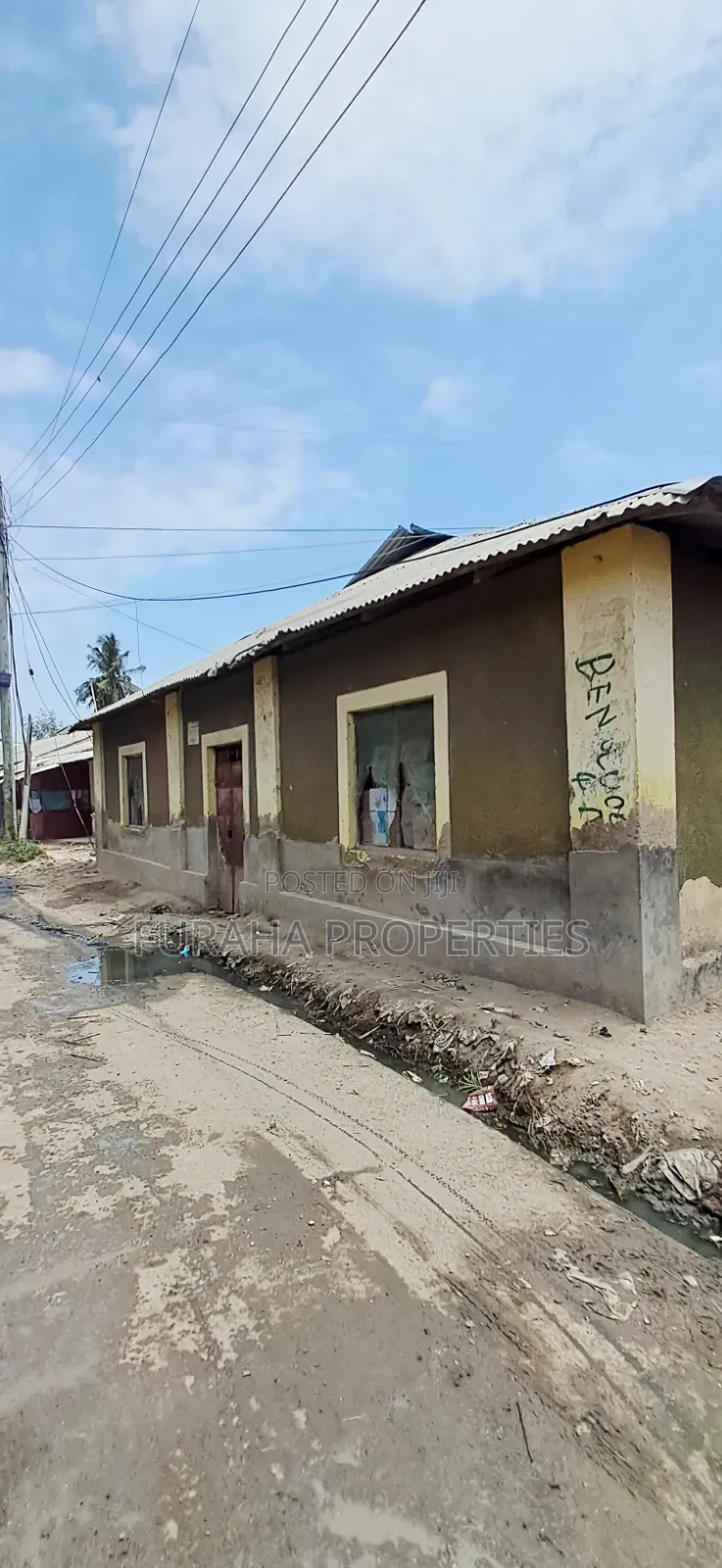 12bdrm House in Bombolulu for sale