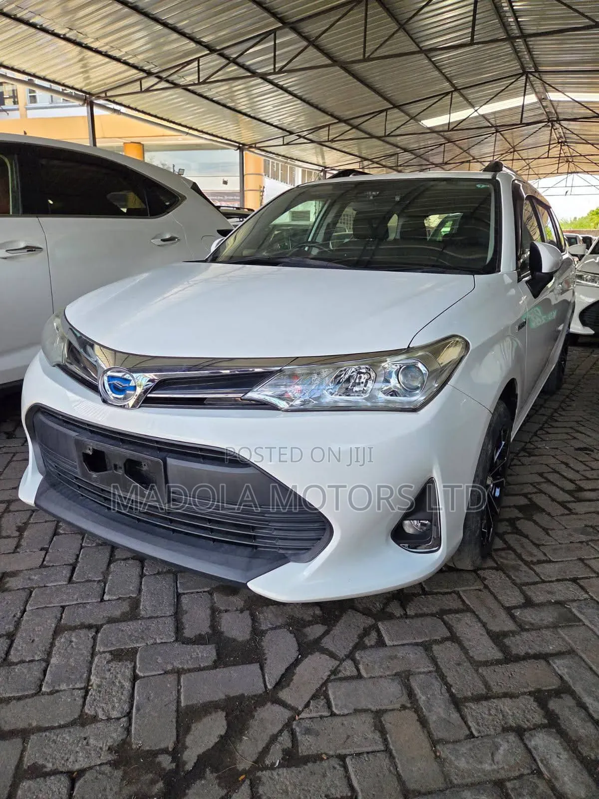 Toyota Corolla Fielder 1.5 Hybrid FWD 2019 White