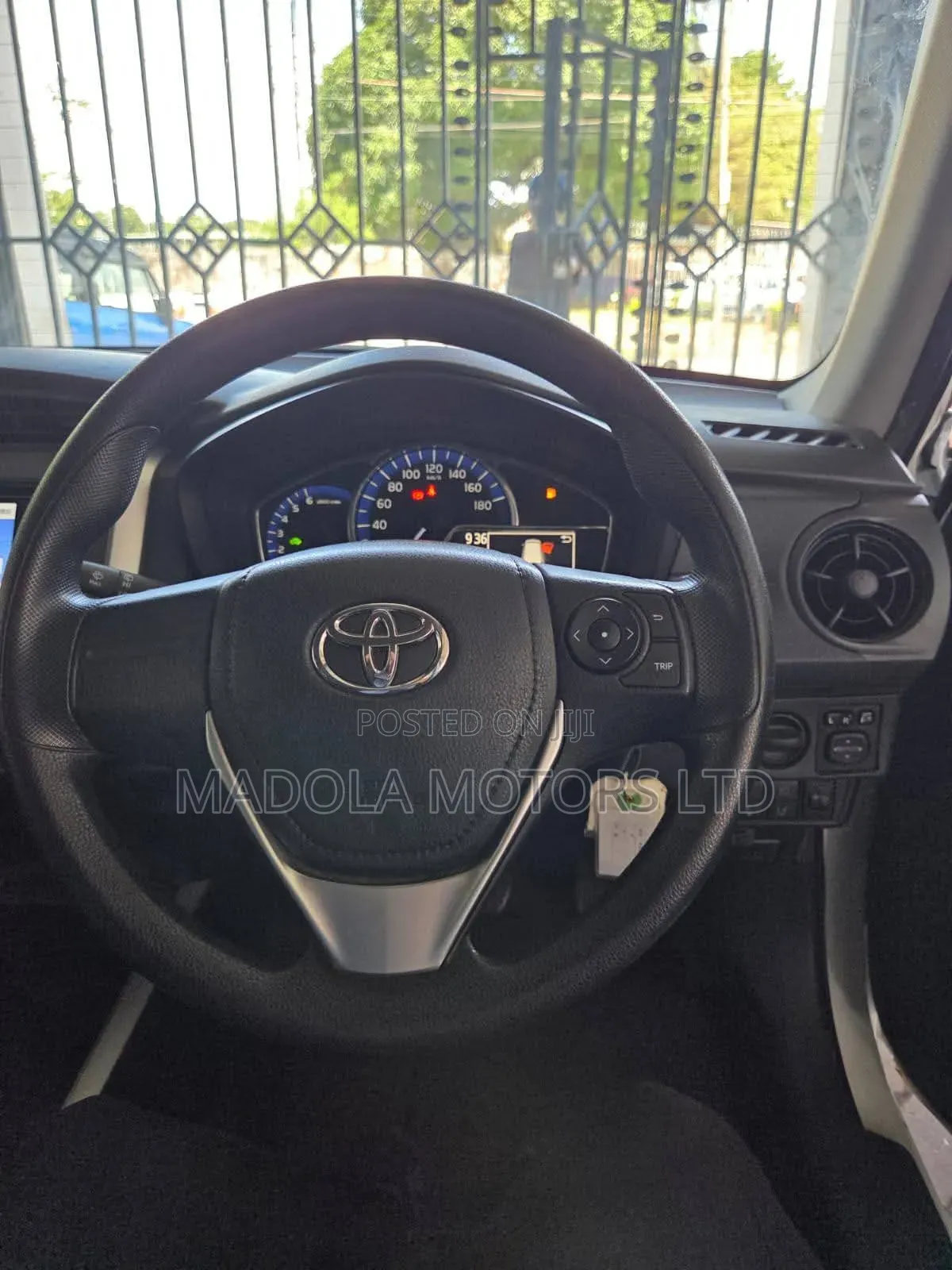 Toyota Corolla Fielder 1.5 Hybrid FWD 2019 White