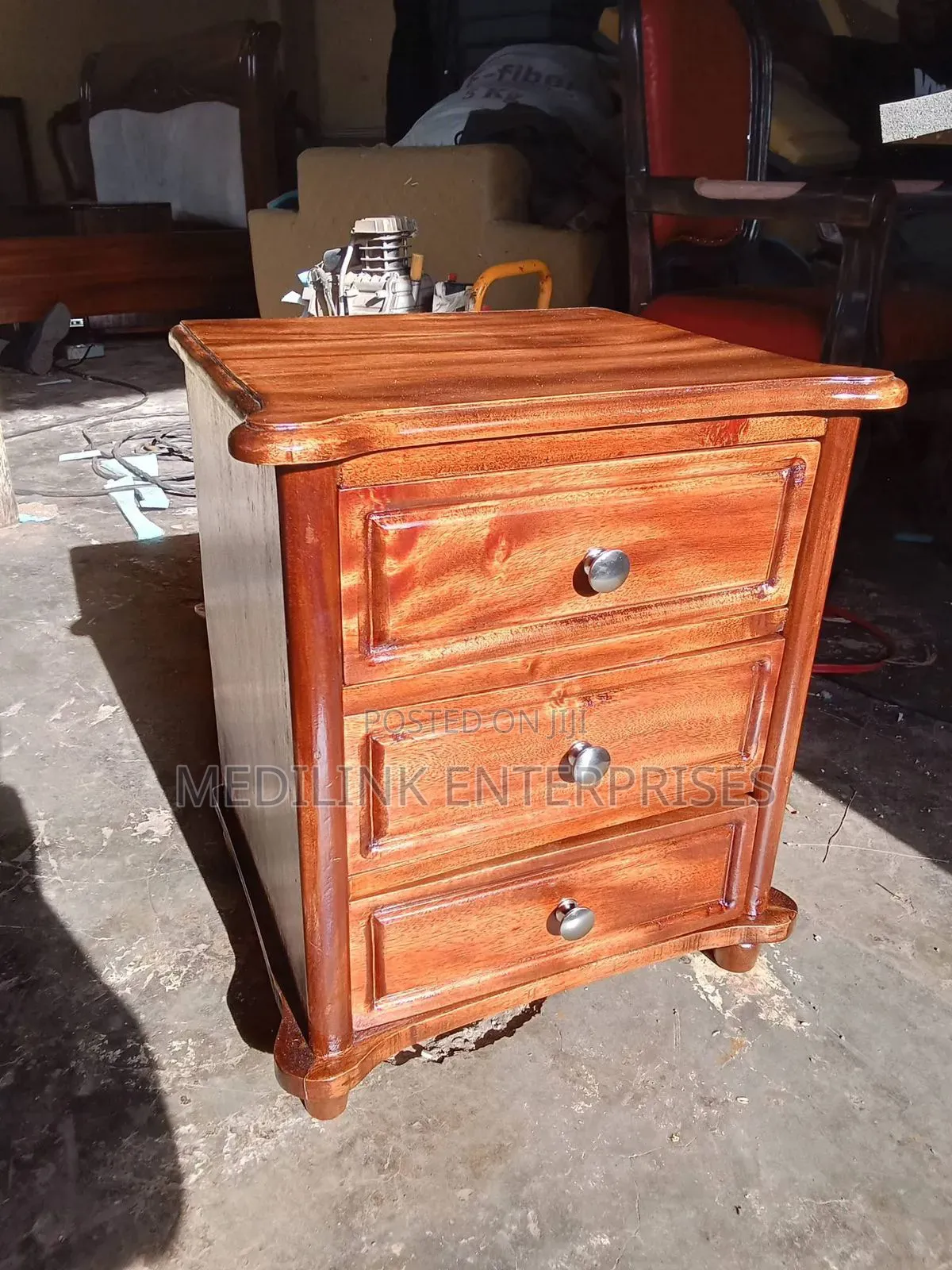 Solid Mahogany Vanish Bed Side Table