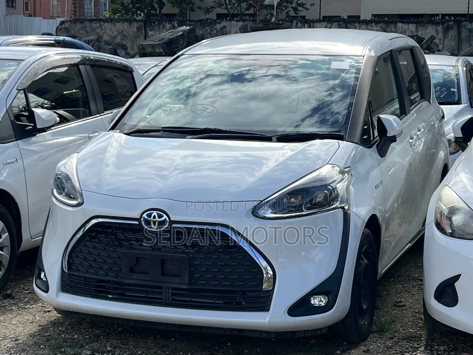 Toyota Sienta 2019 Off white