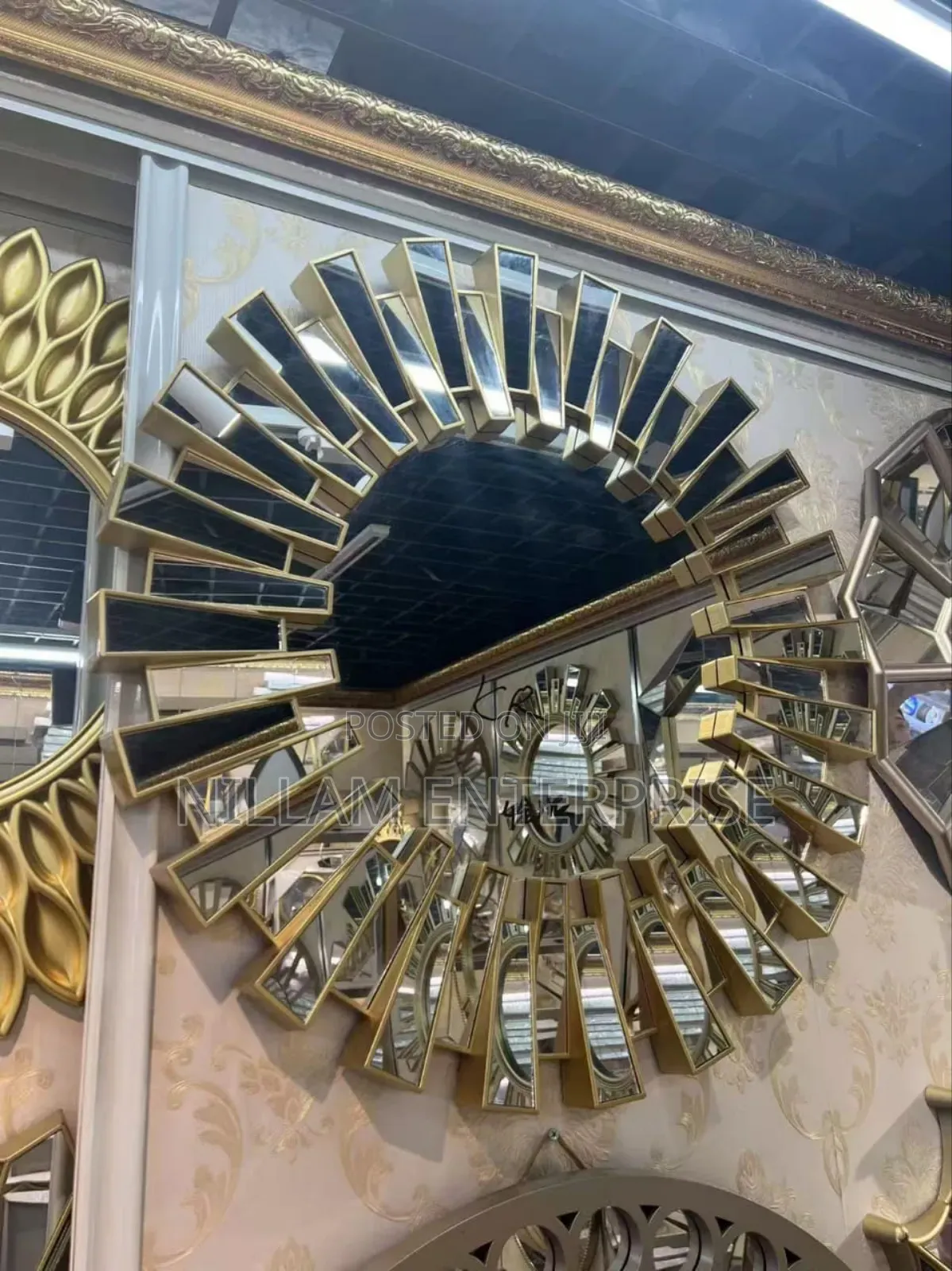 Sunburst Round Luxury Wall Decor Mirror*