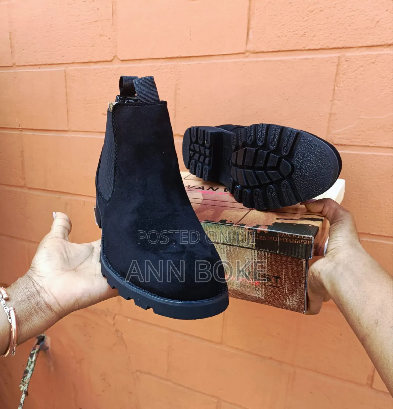 Suede Chelsea Boots
40-45