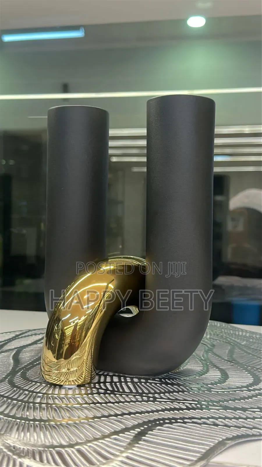 Noir Curve Vase