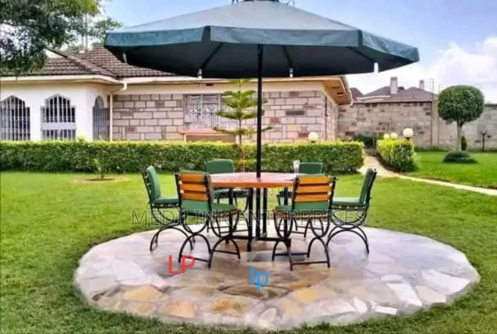 Wooden Metallic Garden Outdoor Umbrella Shades With Cushions