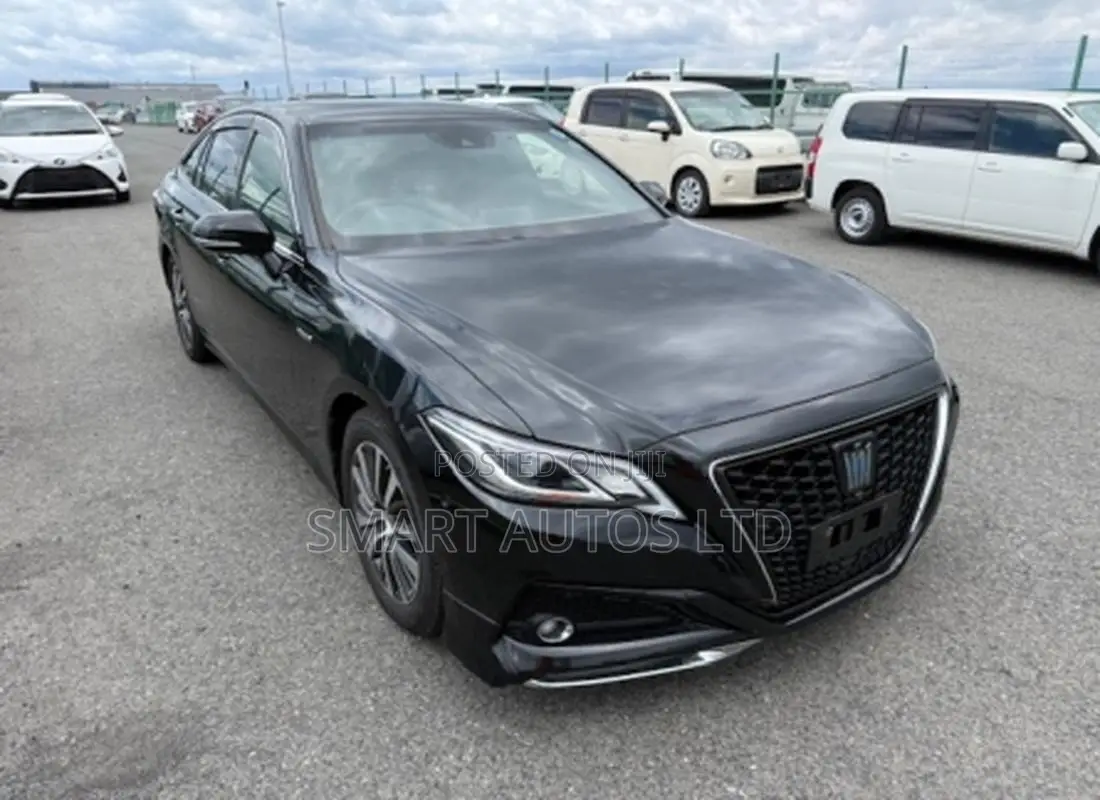 Toyota Crown 2018 Black
