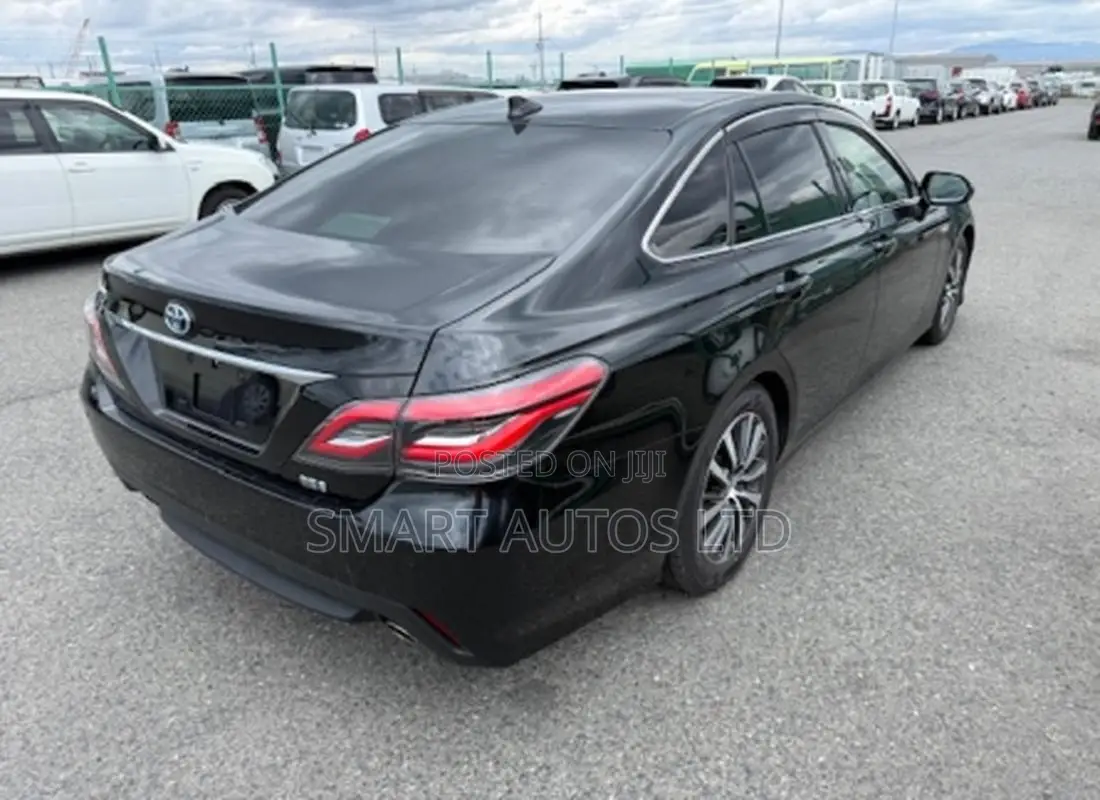 Toyota Crown 2018 Black