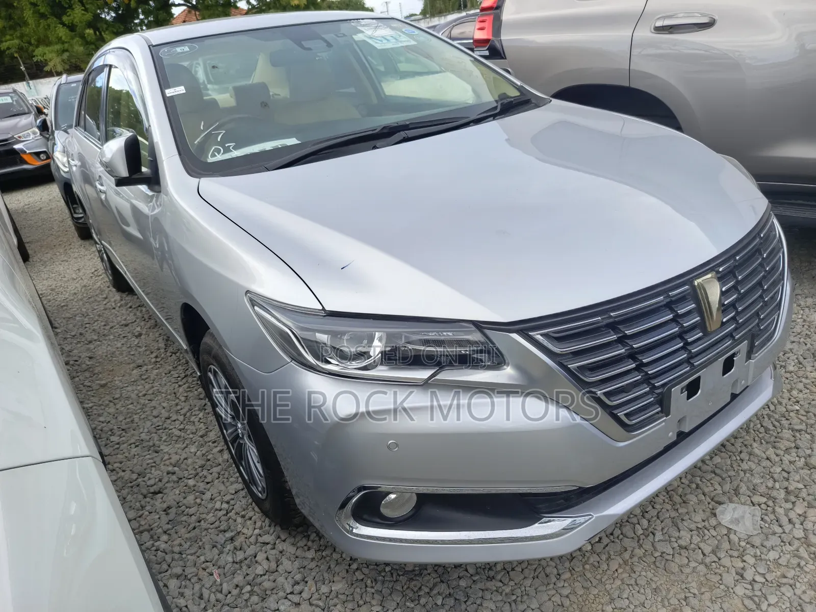 Toyota Premio 2019 Silver