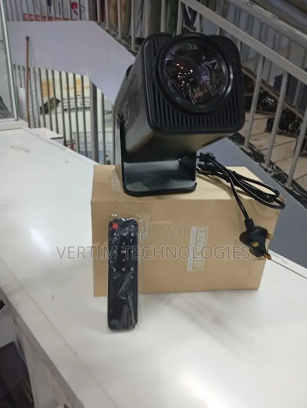 Portable Mini Wifi Android Projector With Inbuilt Speaker