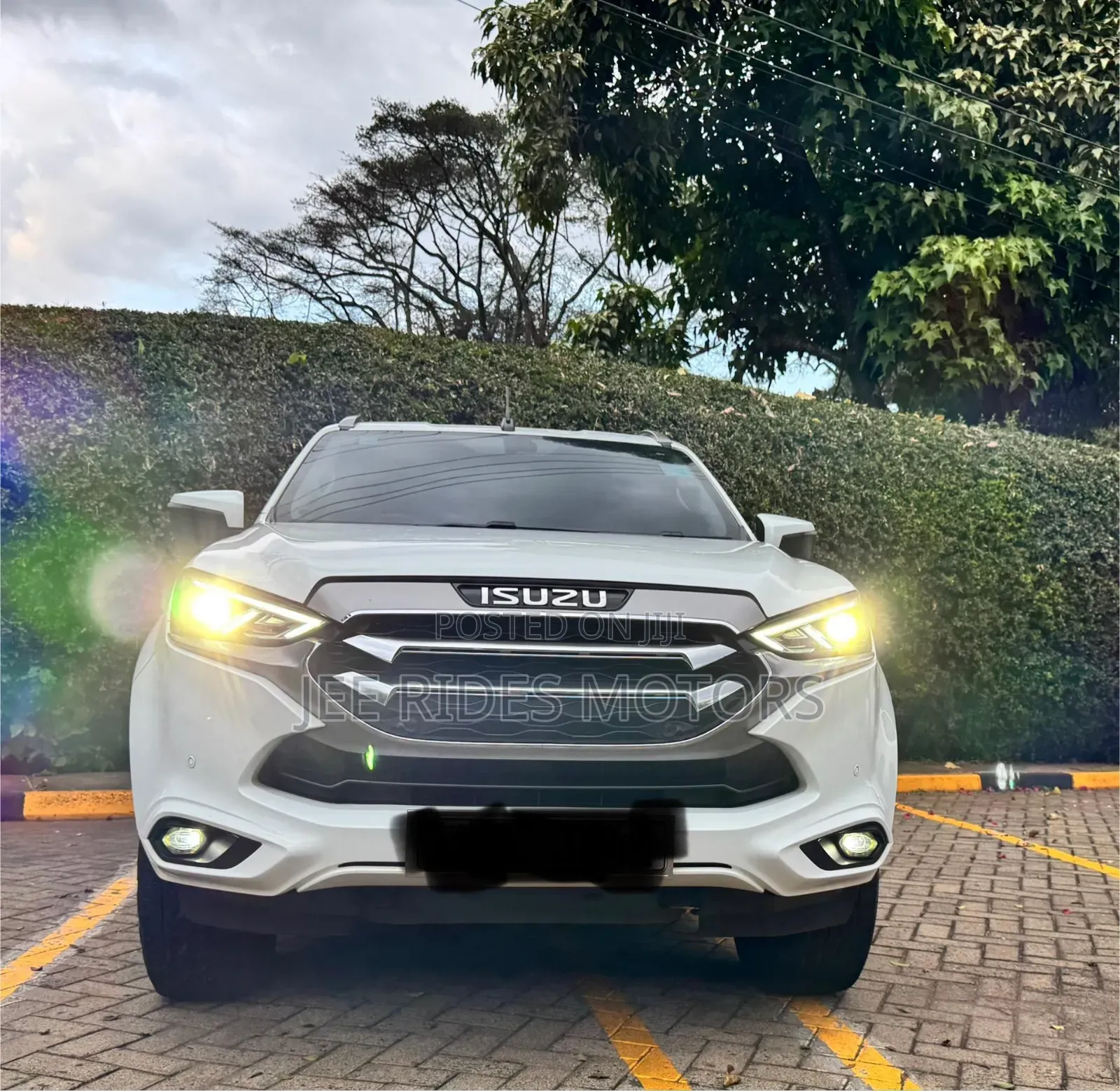 Isuzu MU-X 2024 White