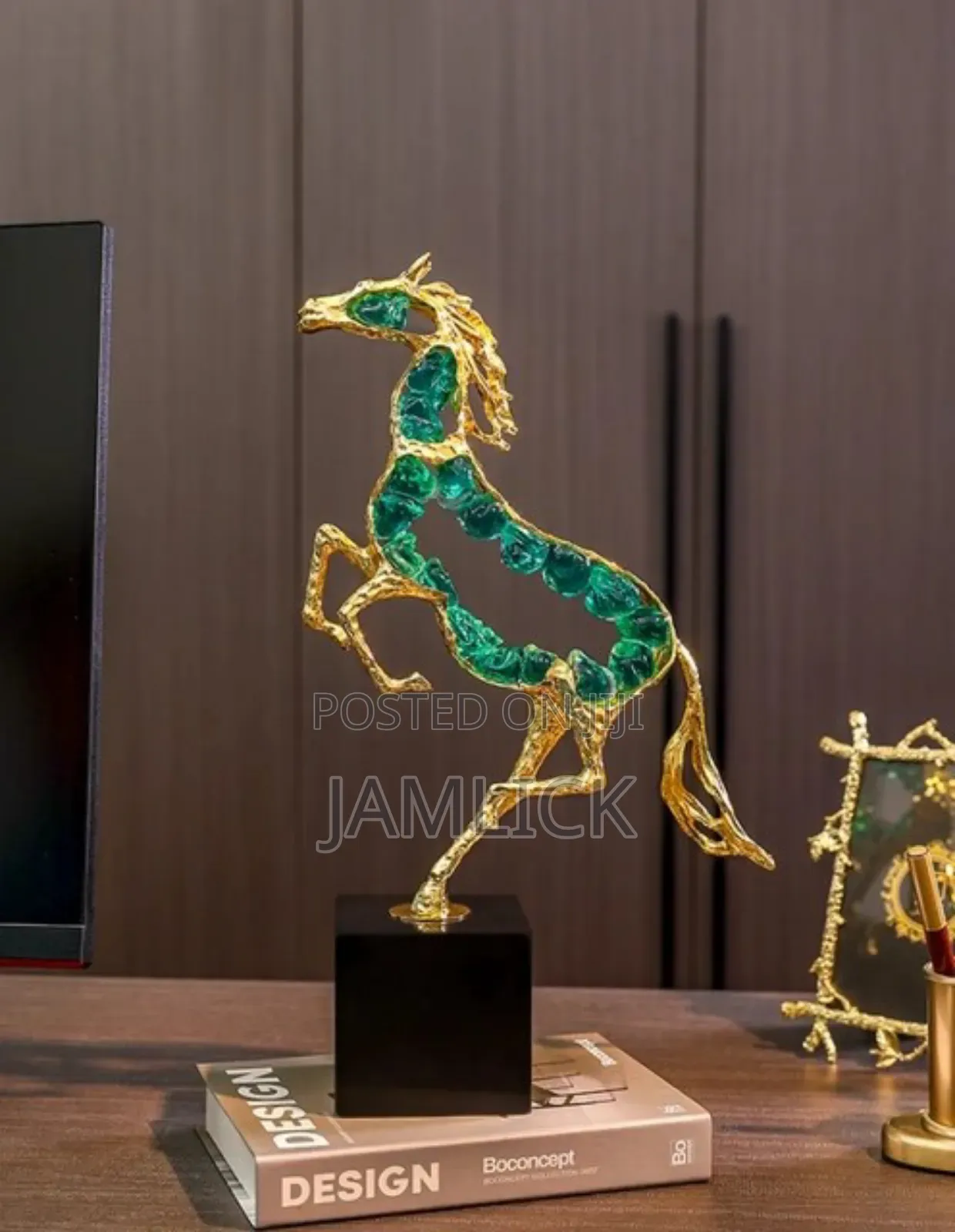 Luxury Crystal Horse Statue Ornament – Hk