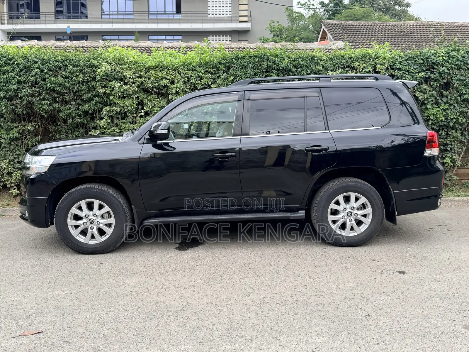 Toyota Land Cruiser 4.6 V8 AX G Selection 2018 Black