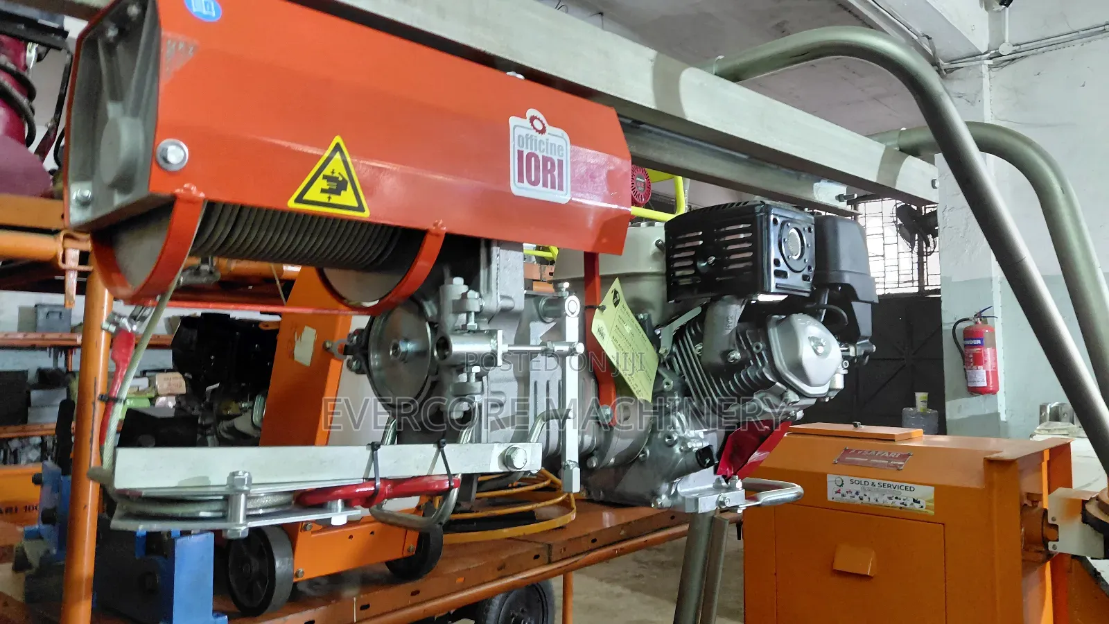 Iori Italian 1000kg Honda Powered Concrete Crane With Stand and Bucket