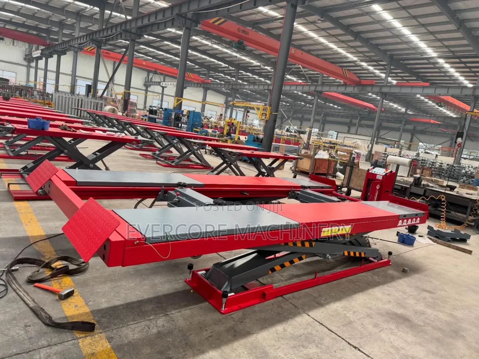 Ccommercial Big Car Scissor Lift Machine 4tonne Capacity.