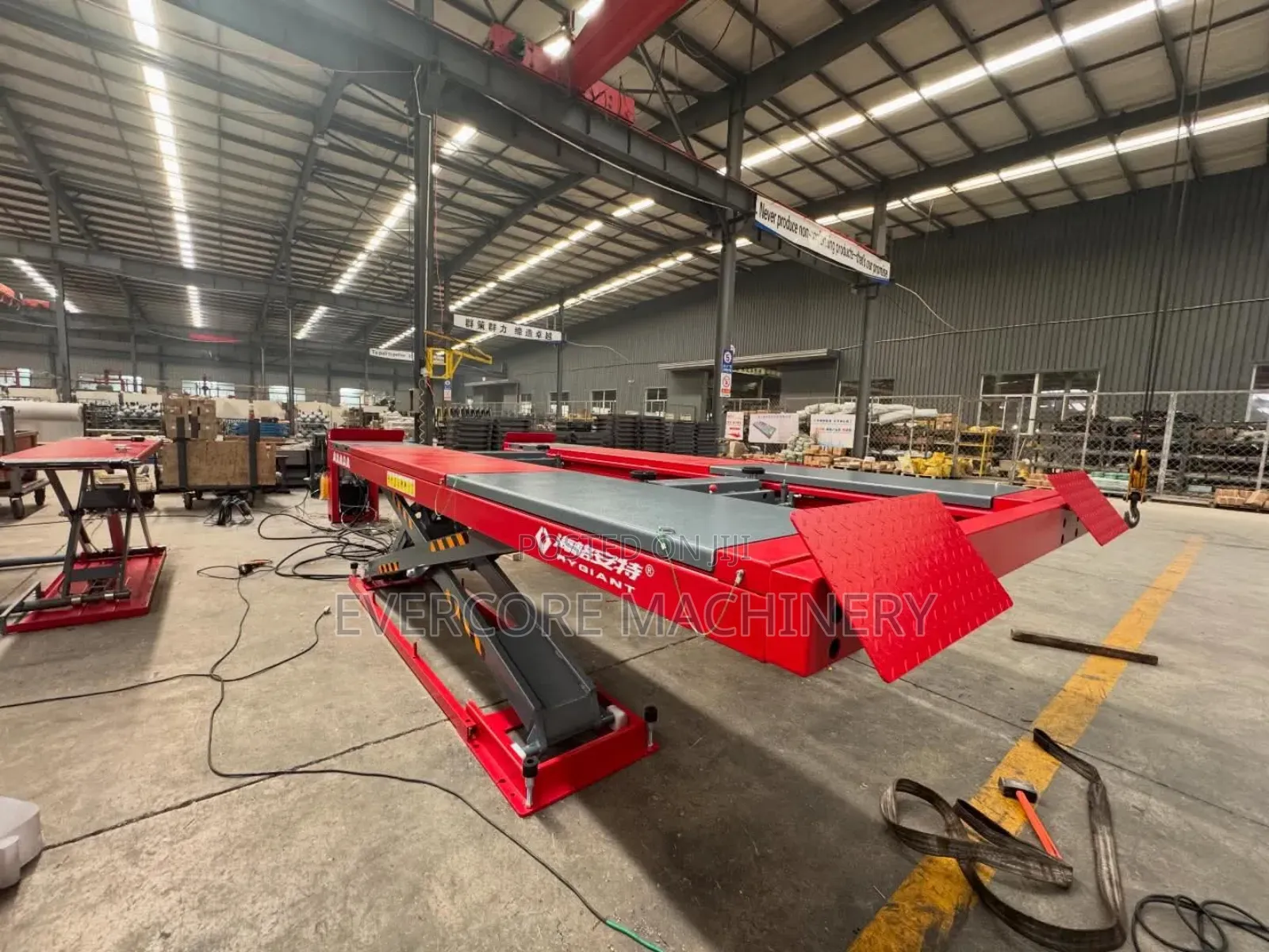 Big Scissor Lift Machine 4tonne Lifting Capacity.