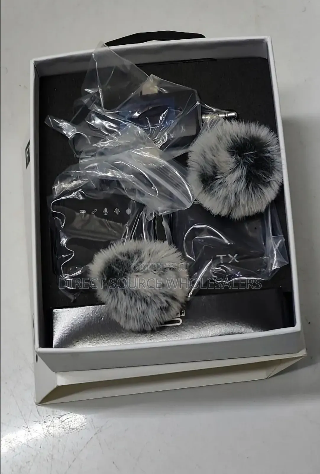 Lavalier Wireless Microphone F11-2 With a Noise Cancellation
