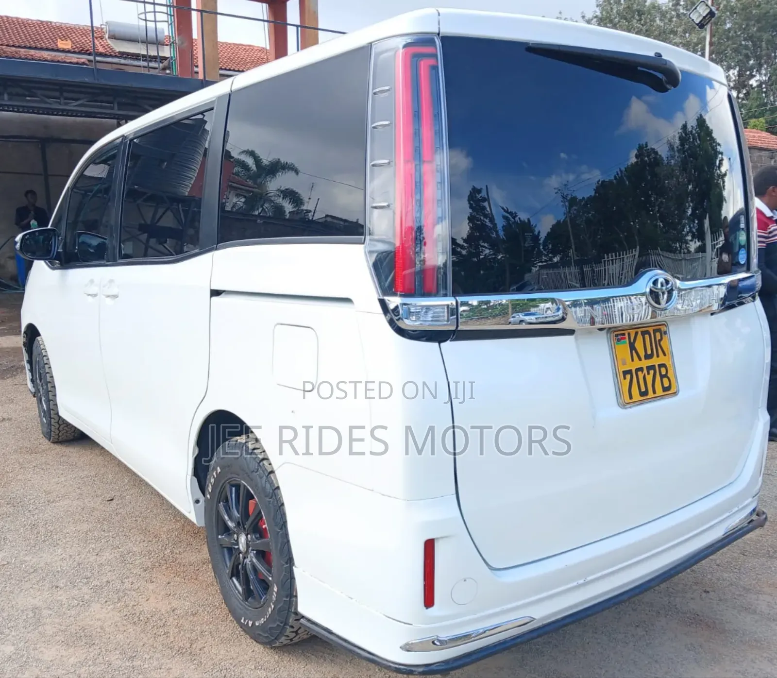 Toyota Noah 2.0 FWD (8 Seater) 2018 White