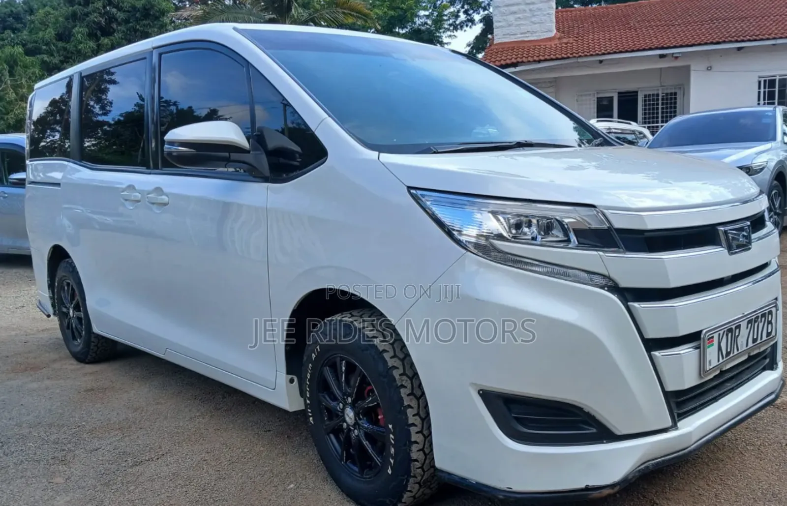 Toyota Noah 2.0 FWD (8 Seater) 2018 White
