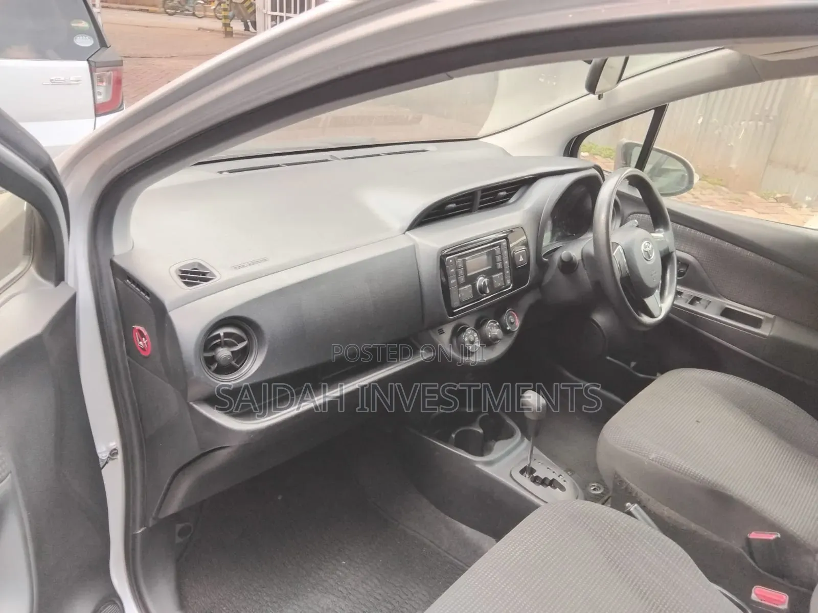 Toyota Vitz 1.0 FWD 5dr 2019 Silver
