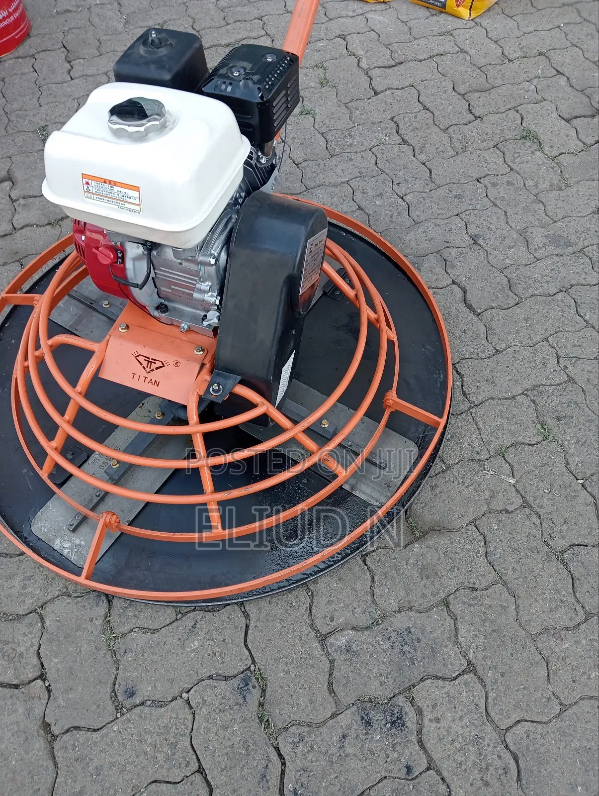 Titan Power Trowel 1000mm/Honda Engine 5.5hp