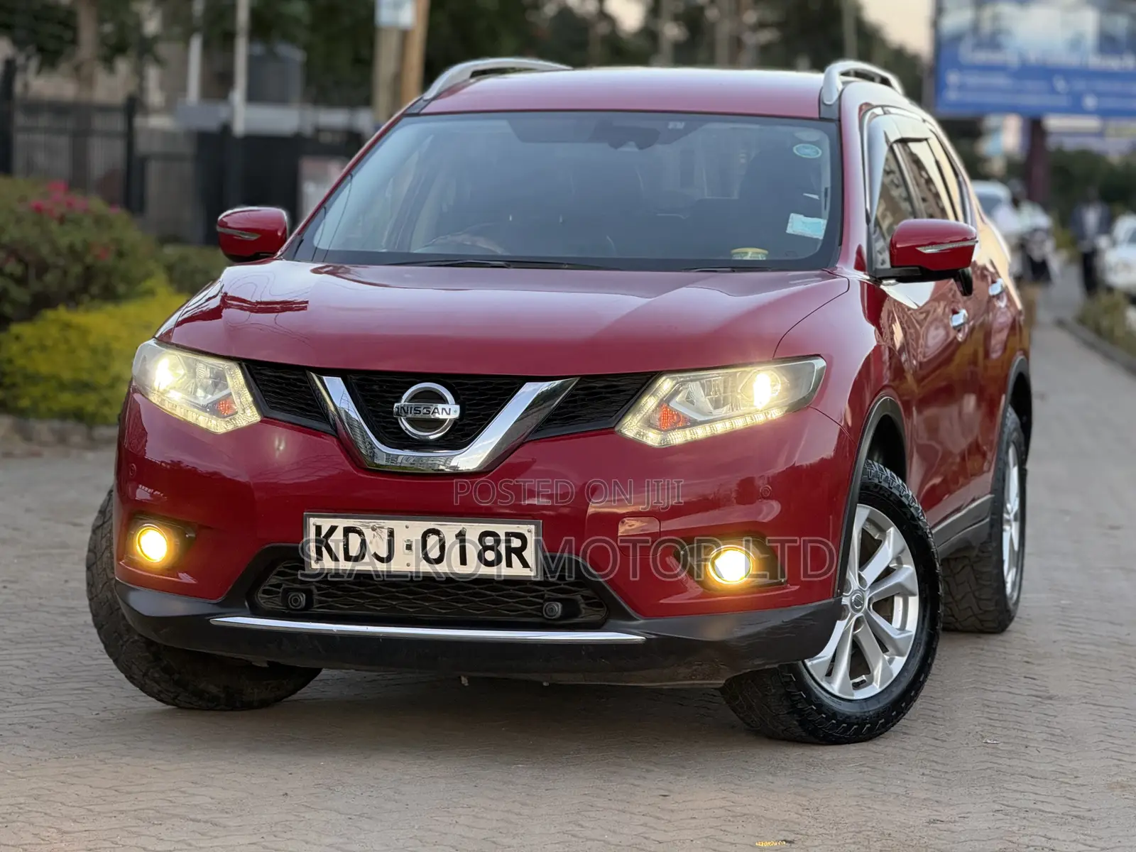 Nissan X-Trail 2.0 Petrol AWD 2015 Red