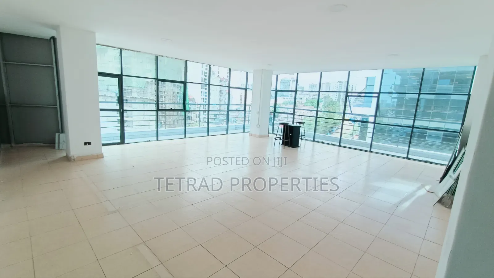1000 SQFT Office in Parklands (City Park Area)
