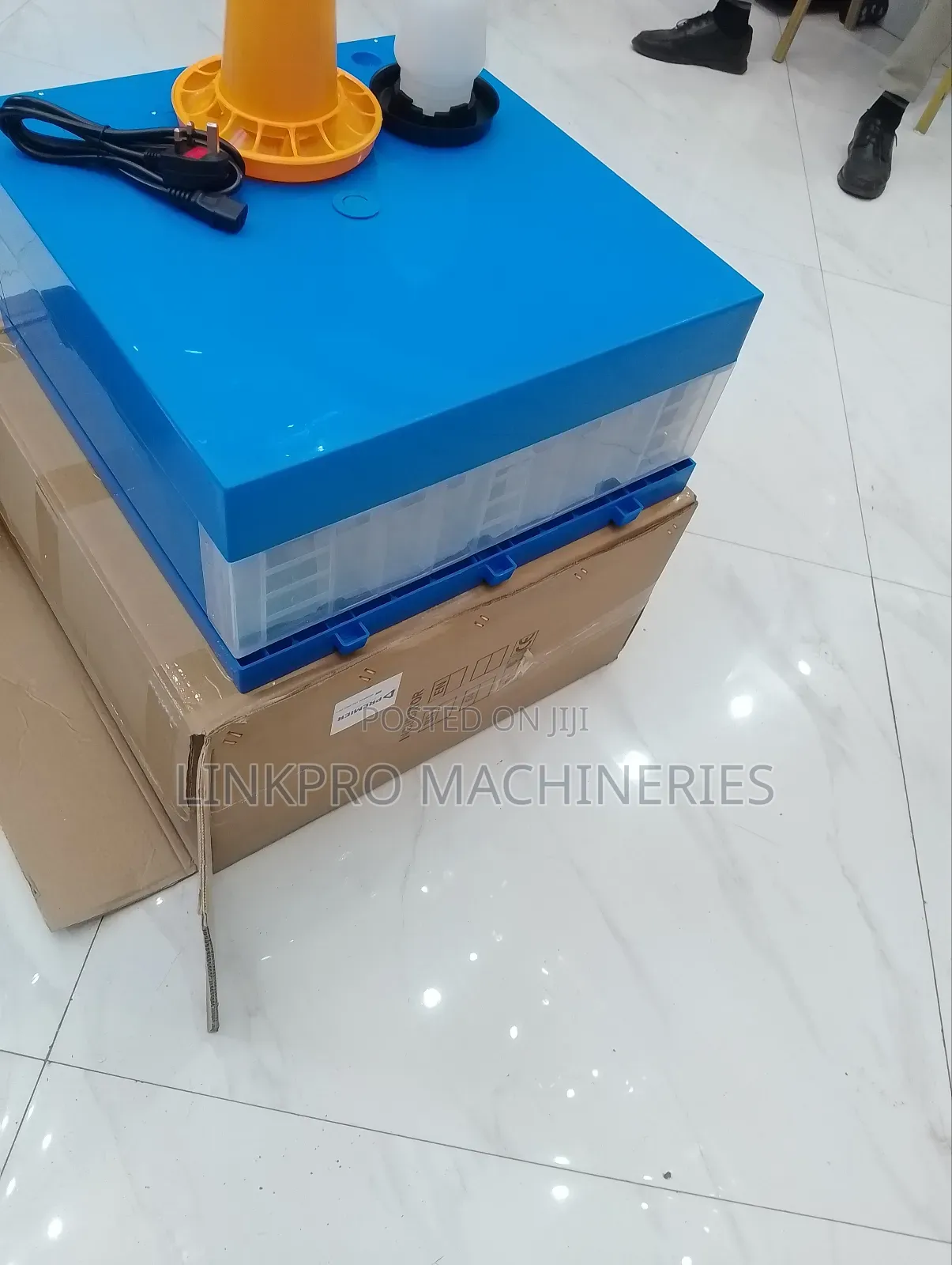 64 Eggs Ac/Dc Incubator Machine