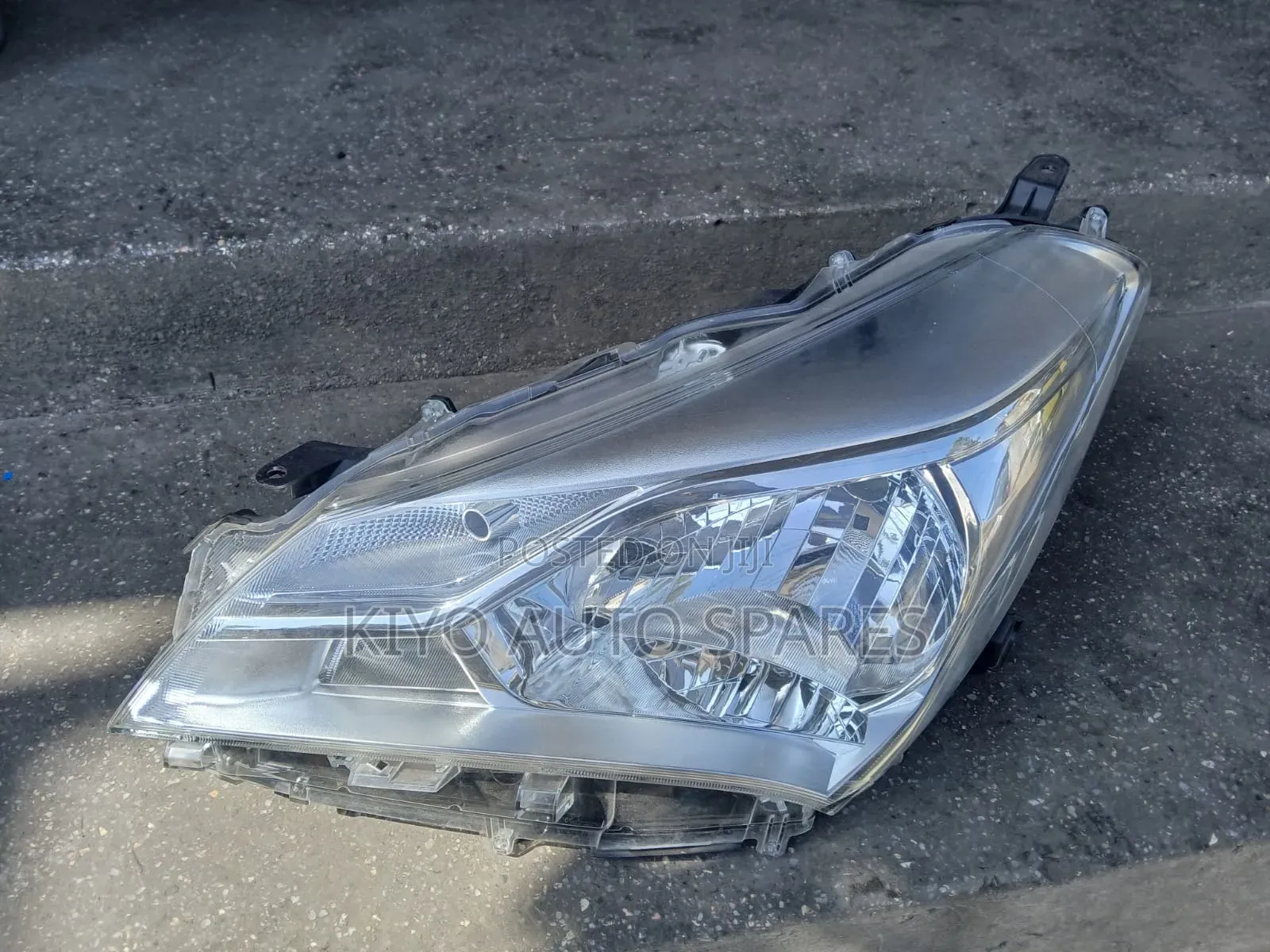 Vitz Part 52-301 Headlight